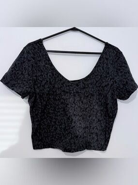 Lululemon crop shirt black print - 12